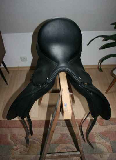 dressur_und_freizeitsattel_r.jpg